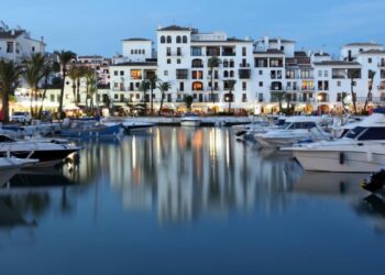 Manilva promueve una ordenanza que regule las viviendas de uso turístico