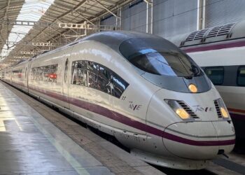 El nuevo AVE directo de Renfe entre Málaga y Barcelona comienza a circular este lunes