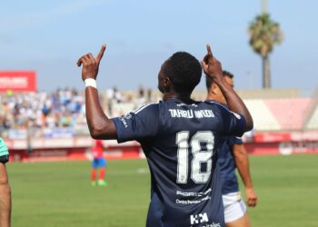 El Marbella da un golpe sobre la mesa en Algeciras