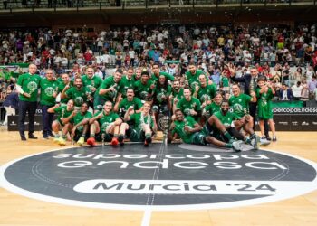 El Unicaja sorprende al Real Madrid y se proclama supercampeón de España