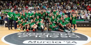 El Unicaja sorprende al Real Madrid y se proclama supercampeón de España