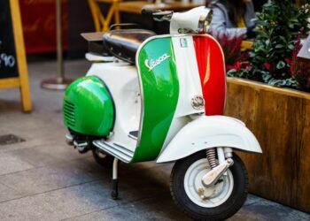 La V Concentración de Vespas y Lambrettas de Estepona reunirá a una treintena de motos clásicas y modernas