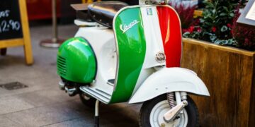 La V Concentración de Vespas y Lambrettas de Estepona reunirá a una treintena de motos clásicas y modernas
