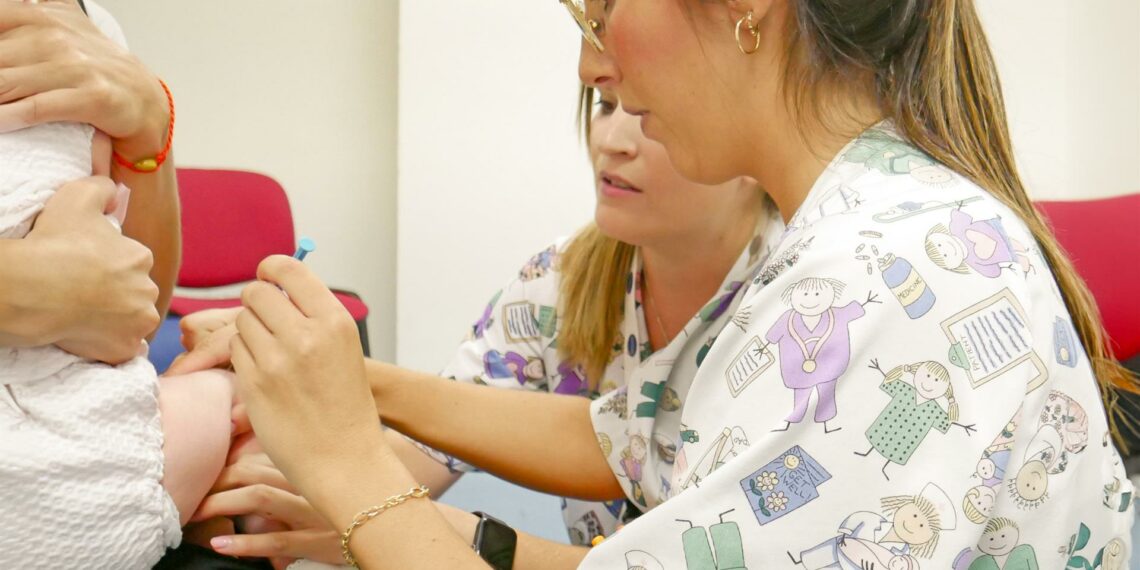 Andalucía vacuna contra la bronquiolitis a cerca de 60.000 niños a partir de este lunes