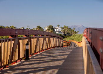 Estepona adjudica la primera actuación del plan para dotar de alumbrado a zonas del extrarradio y el corredor litoral