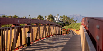 Estepona adjudica la primera actuación del plan para dotar de alumbrado a zonas del extrarradio y el corredor litoral