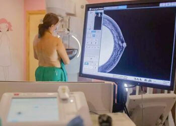 El SAS realiza este año la reconstrucción de mama tras una operación por cáncer a 1.470 mujeres