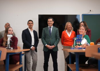 Juanma Moreno inaugura el IES Cilniana de Las Chapas en Marbella, que da cobertura a 600 alumnos tras quince años de espera