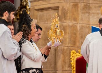 Marbella se vuelca con la coronación canónica de la Virgen del Carmen