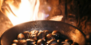 Casares mantiene viva la tradición del ‘tostón’ de castañas con motivo del Día de Todos los Santos