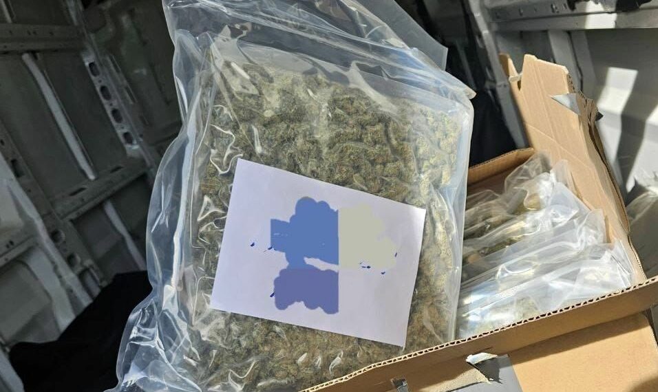 Detenido con 180 kilos de marihuana envasada en paquetes que transportaba en un vehículo en Mijas