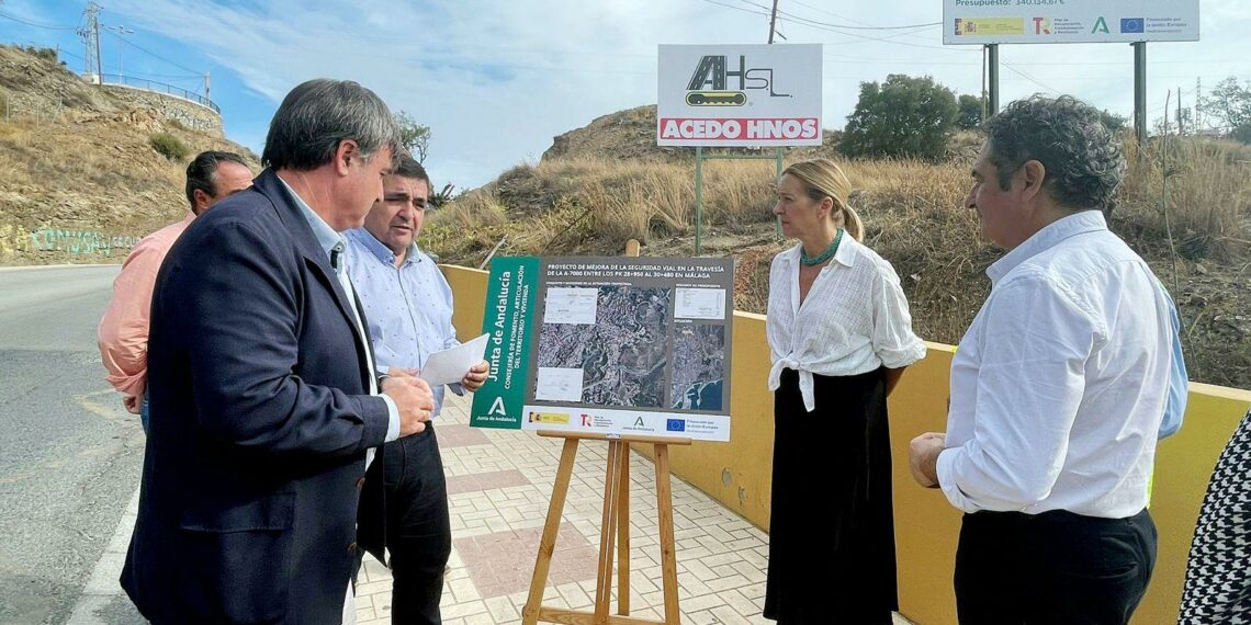 La Junta acomete las obras de acerado en Camino de Colmenar para garantizar el tránsito seguro de peatones