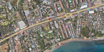 Cuatro heridos al salirse su vehículo de la calzada en Marbella