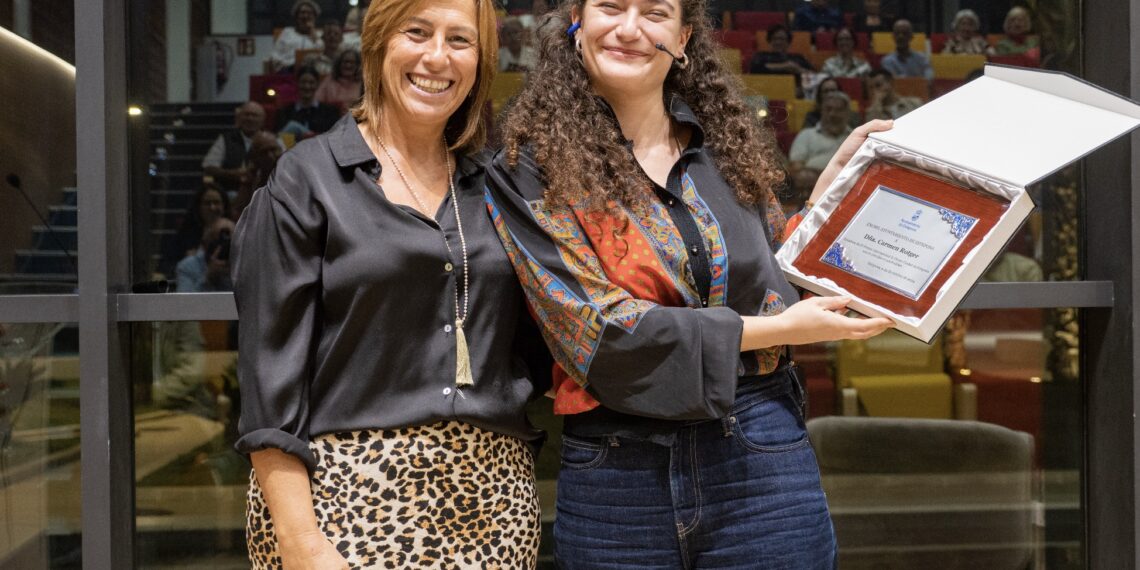 Entregado el IV Premio Internacional de Poesía ‘Ciudad de Estepona’ a la autora Carmen Rotger