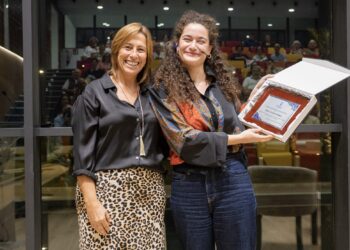 Entregado el IV Premio Internacional de Poesía ‘Ciudad de Estepona’ a la autora Carmen Rotger