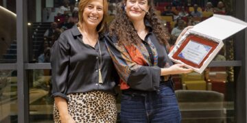 Entregado el IV Premio Internacional de Poesía ‘Ciudad de Estepona’ a la autora Carmen Rotger