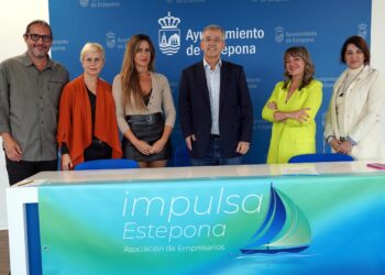 El Ayuntamiento presenta la nueva asociación de empresarios ‘Impulsa Estepona’ para el fomento del comercio local