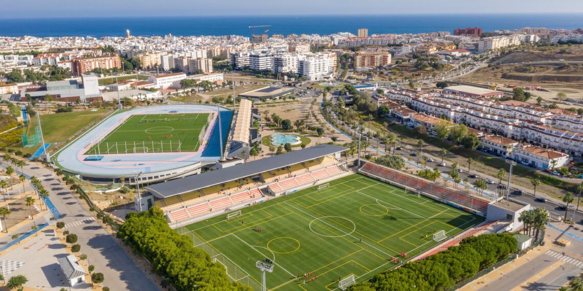 Las obras para la sustitución del césped artificial del Estadio de Fútbol Muñoz Pérez comenzarán el próximo lunes