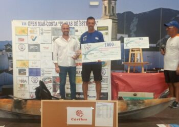El III Open Mar-Costa ‘Playas de Estepona’ de pesca deportiva reunió en la playa de La Rada a 31 participantes de Andalucía y Ceuta