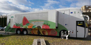 La campaña itinerante Frutibús acercará la alimentación saludable al alumnado y vecinos de Estepona