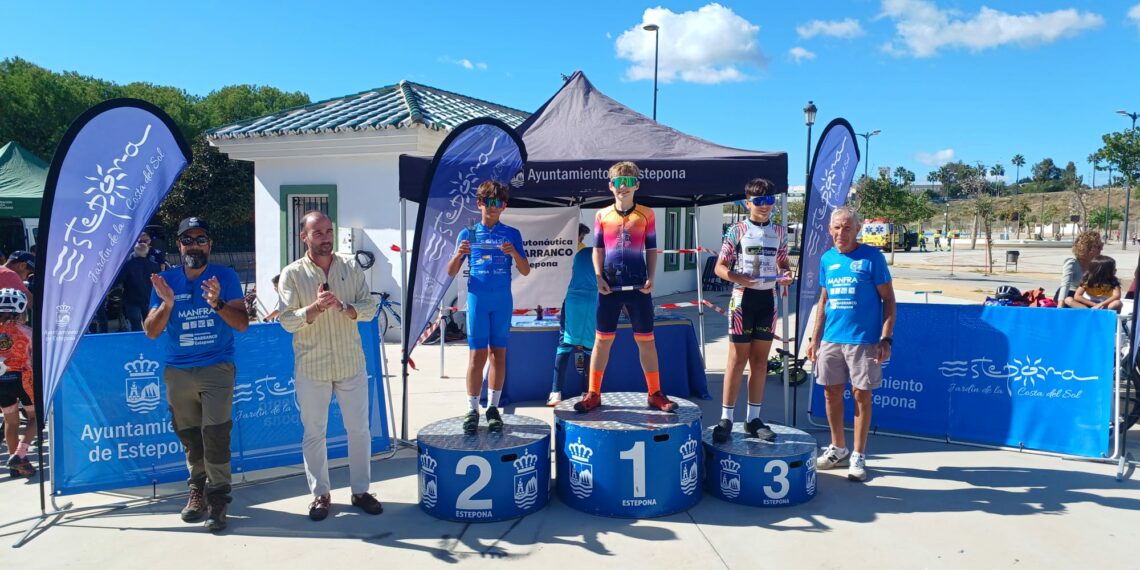 Un centenar de jóvenes ciclistas participaron el domingo en el III Trofeo Villa de Estepona, última cita del Circuito Provincial de Ciclismo