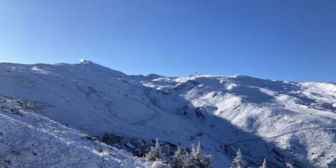 Cae la primera gran nevada de la temporada en Sierra Nevada
