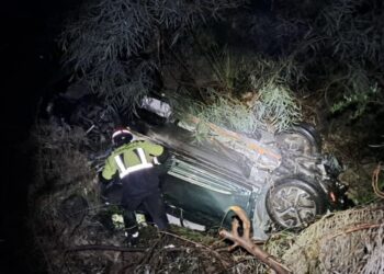 Un vehículo se precipita por un barranco tras un accidente en la AP-7 a la altura de Fuengirola