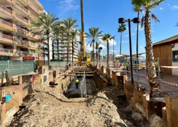 El Ayuntamiento de Fuengirola y la Junta de Andalucía avanzan en las obras del saneamiento integral en el Paseo Marítimo de Torreblanca