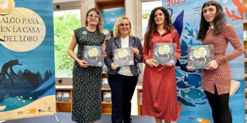 Ana Mula entrega el III Premio Internacional de Álbum Ilustrado ‘Ciudad de Fuengirola’ a Sussana Isern y Ayesha López