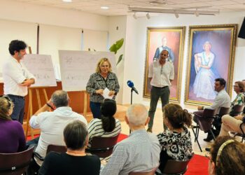 El Ayuntamiento de Fuengirola y los vecinos de la calle Feria de Abril acuerdan iniciar las obras de remodelación integral el 21 de octubre