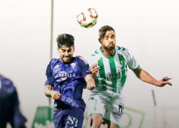 El Antequera deja sin liderato al Marbella en un derbi muy esperado