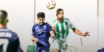 El Antequera deja sin liderato al Marbella en un derbi muy esperado