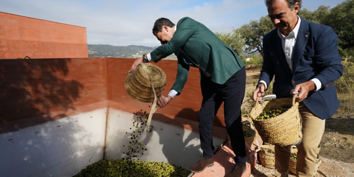 Juanma Moreno apuesta por el turismo rural para avanzar hacia una industria más sostenible, desestacionalizada y mejor distribuida en el territorio