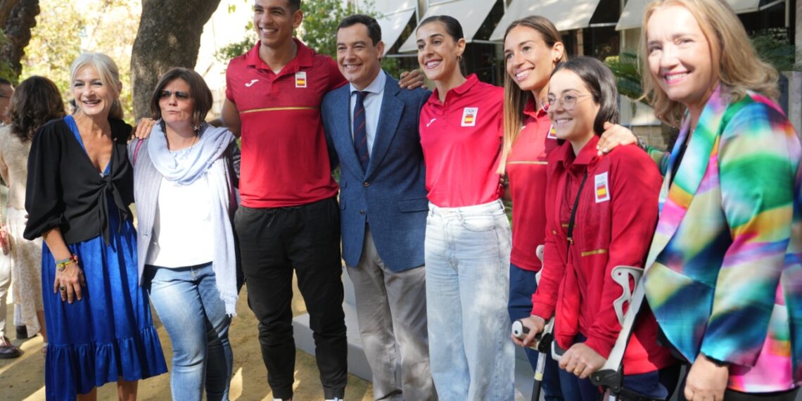 Juanma Moreno destaca la entrega y esfuerzo de los deportistas andaluces en los Juegos Olímpicos y Paralímpicos: «Sois ejemplo para la sociedad»