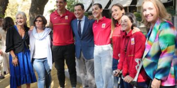 Juanma Moreno destaca la entrega y esfuerzo de los deportistas andaluces en los Juegos Olímpicos y Paralímpicos: «Sois ejemplo para la sociedad»