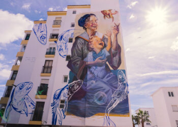 El madrileño Ignacio Basave gana el III Concurso Internacional de Murales de Estepona con una obra protagonizada por una abuela y su nieta