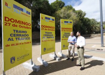 Marbella calienta motores para Ironman 70.3 con 15 paneles informativos sobre las incidencias de tráfico