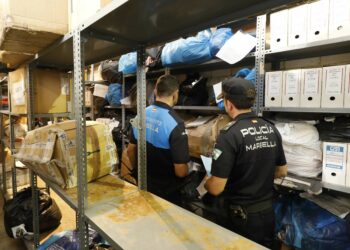 La Policía Local marbellí ha incautado en lo que va de año más de 18.000 artículos en el dispositivo contra la venta ambulante ilegal