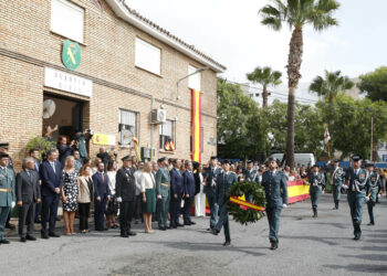 La alcaldesa de Marbella reivindica el «orgullo de ser español» y el «compromiso» de la Guardia Civil