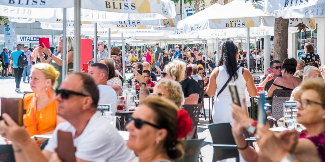 Abierto el plazo de solicitudes de ocupación de vía pública con mesas y sillas o expositores para el ejercicio 2025