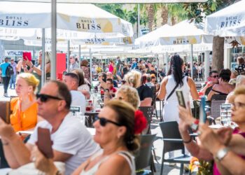 Abierto el plazo de solicitudes de ocupación de vía pública con mesas y sillas o expositores para el ejercicio 2025