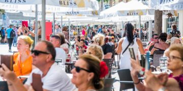 Abierto el plazo de solicitudes de ocupación de vía pública con mesas y sillas o expositores para el ejercicio 2025