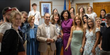 Lara destaca la importancia del Turismo Sostenible en un encuentro con alumnos Erasmus que trabajan en un proyecto con el IES Arroyo de la Miel