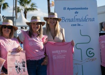Benalmádena celebrará este domingo su gran Marea Rosa en pro de luchar contra el cáncer de mamá y promover su investigación