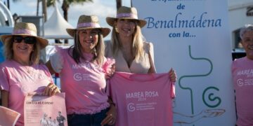 Benalmádena celebrará este domingo su gran Marea Rosa en pro de luchar contra el cáncer de mamá y promover su investigación