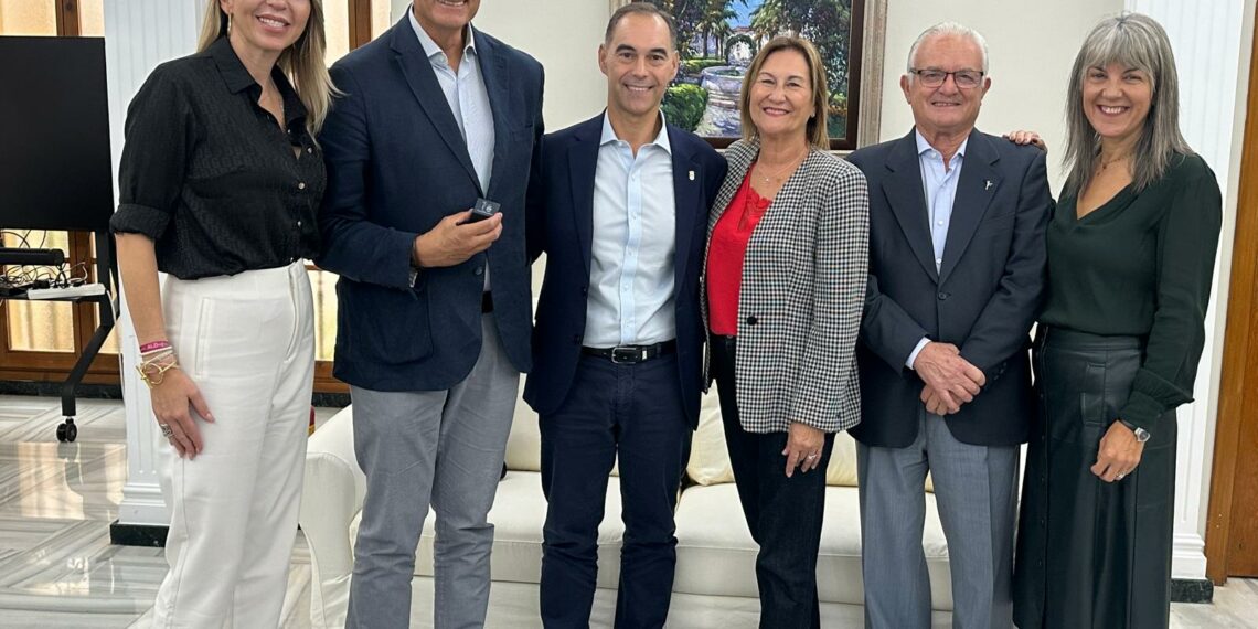 Lara cumple un compromiso histórico con AFAB al conceder una subvención de 300.000 euros para construir el centro de Día de Alzheimer