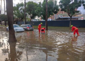 Benalmádena registra una decena de actuaciones durante la madrugada tras caer más de 40 litros por metro cuadrado
