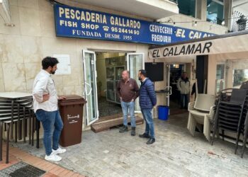Arranca la campaña de recogida puerta a puerta de restos orgánicos en pescaderías de Benalmádena