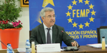 La Justicia investiga un presunto delito de acoso sexual del alcalde de Estepona, que dice ser «víctima de una denuncia falsa»