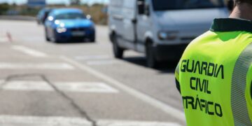 La DGT desarrolla esta semana una nueva campaña de vigilancia de distracciones al volante